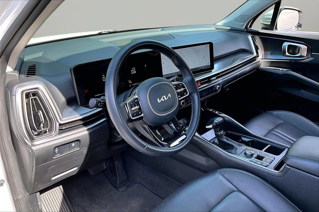 Used 2025 Kia Sorento S w/ Panoramic Sunroof Package FWD image 19
