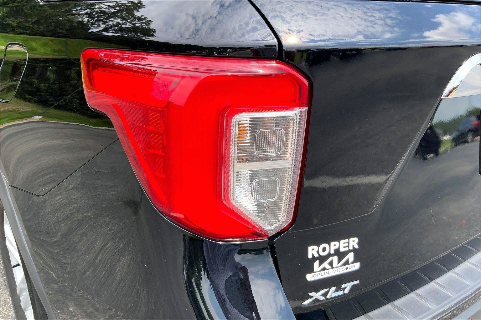 Used 2024 Ford Explorer XLT w/ Equipment Group 202A AWD/4WD image 29
