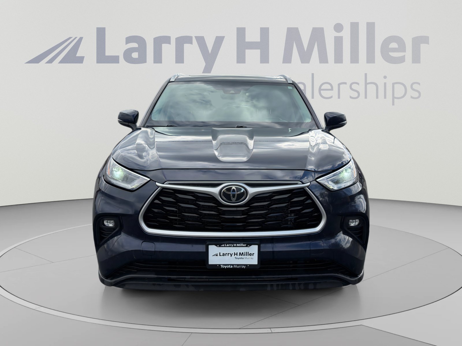 Used 2021 Toyota Highlander XLE AWD/4WD image 8