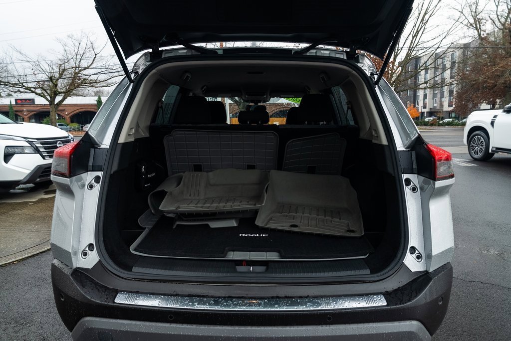 Used 2022 Nissan Rogue SV image 7