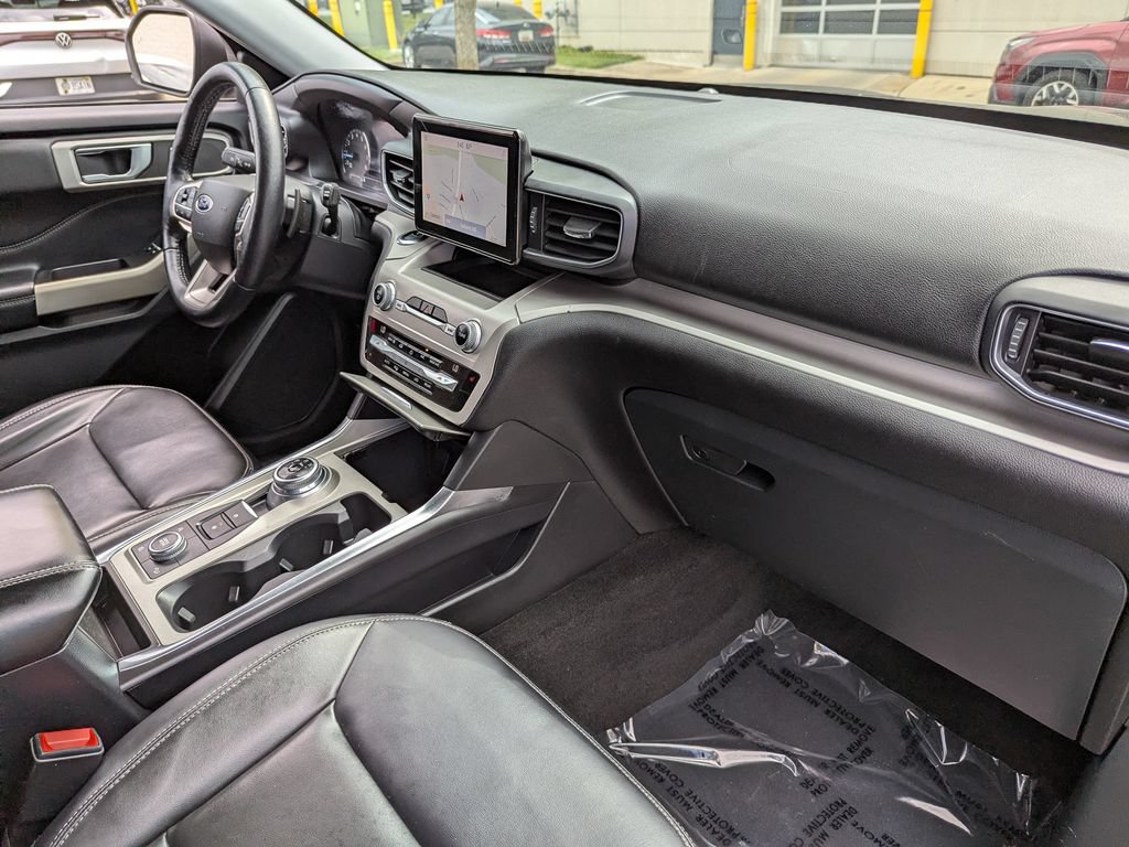 Used 2021 Ford Explorer XLT w/ Equipment Group 202A AWD/4WD image 41