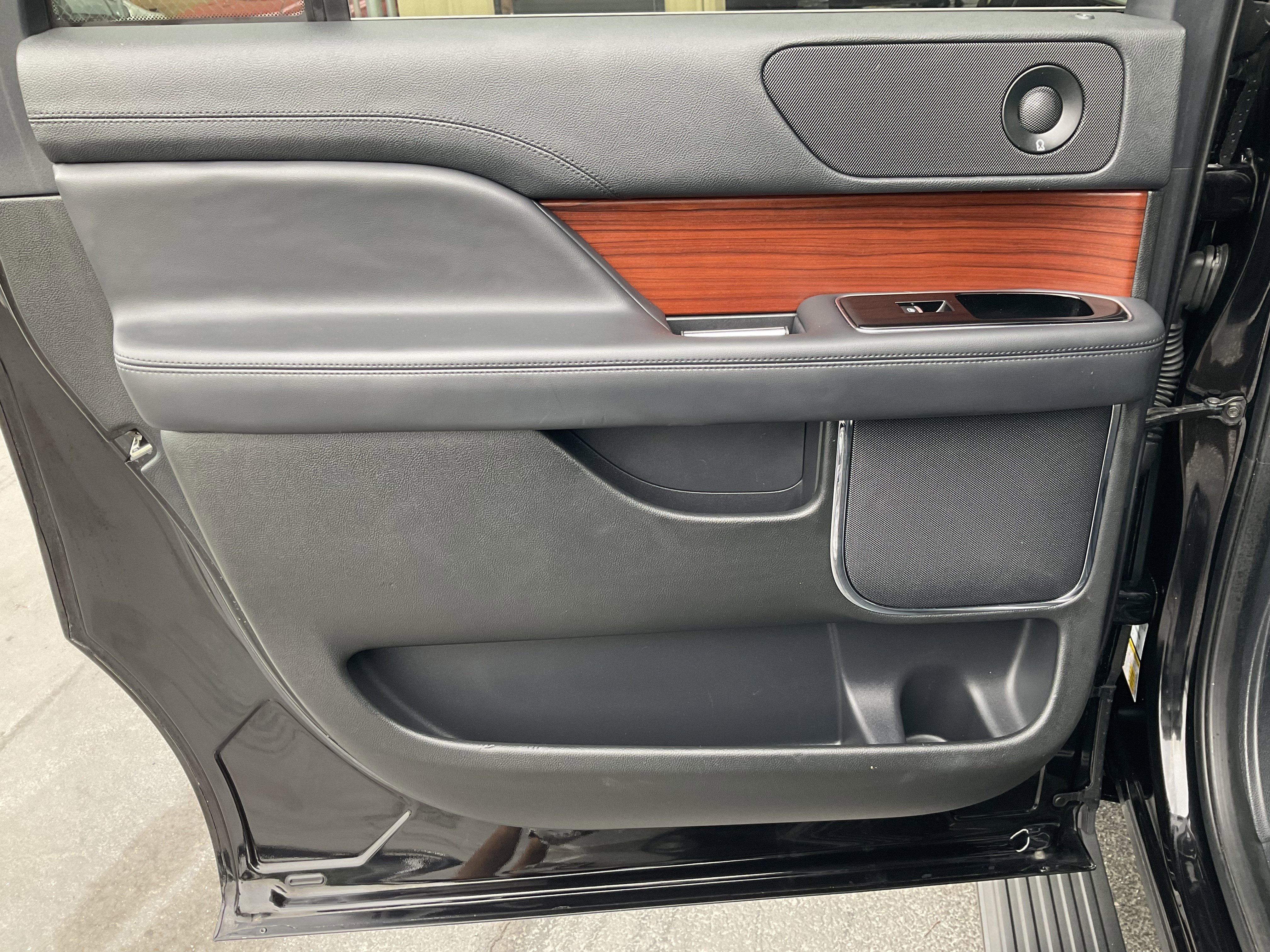 Used 2024 Lincoln Navigator L 4WD image 37