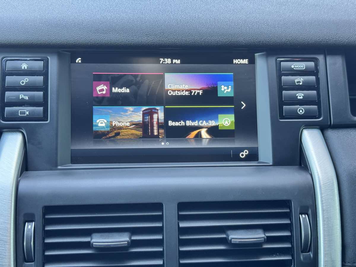 Used 2018 Land Rover Discovery Sport SE AWD/4WD image 44