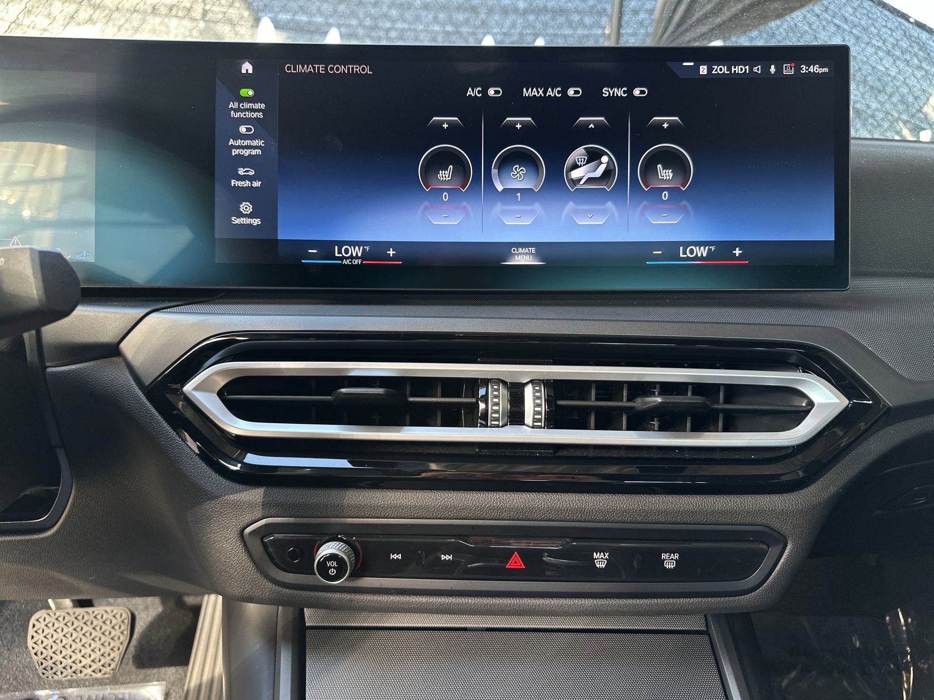 Used 2024 BMW 230i xDrive Coupe image 21