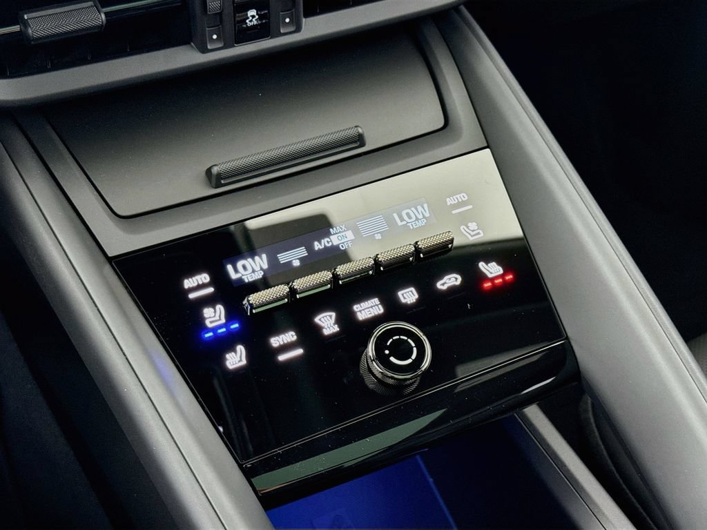 Certified 2025 Porsche Macan Turbo Electric AWD/4WD image 22