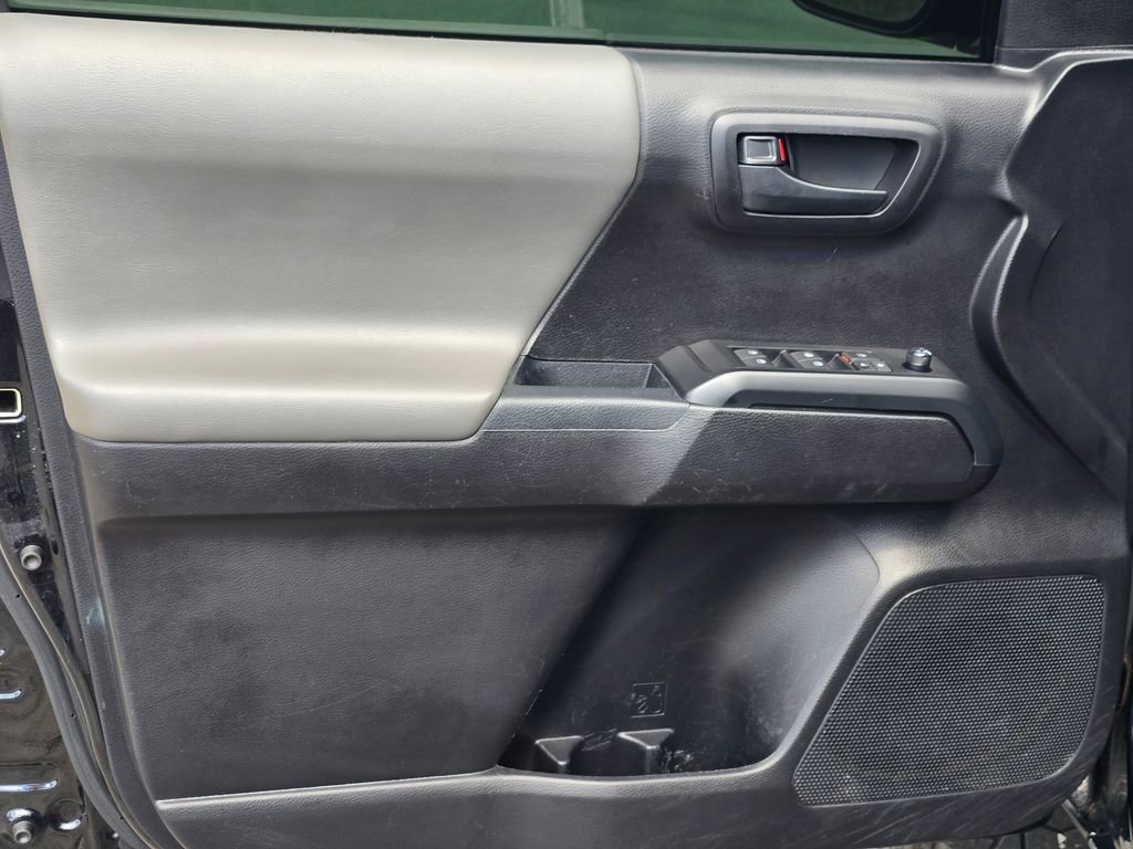 Used 2021 Toyota Tacoma SR AWD/4WD image 46