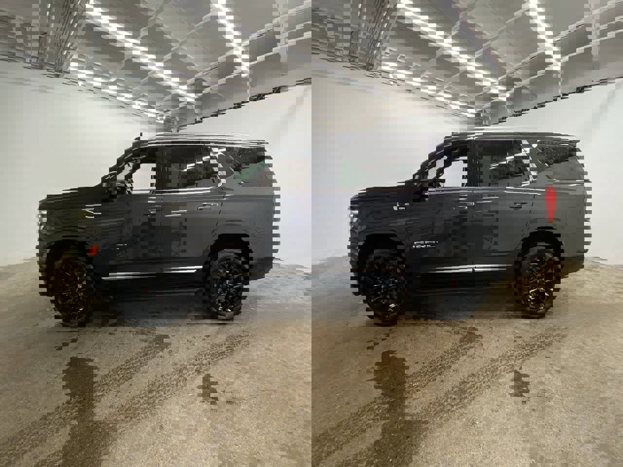 Used 2024 GMC Yukon Denali w/ Advanced Technology Package image 3