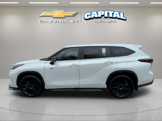 Used 2026 Toyota Highlander XLE AWD/4WD image 2