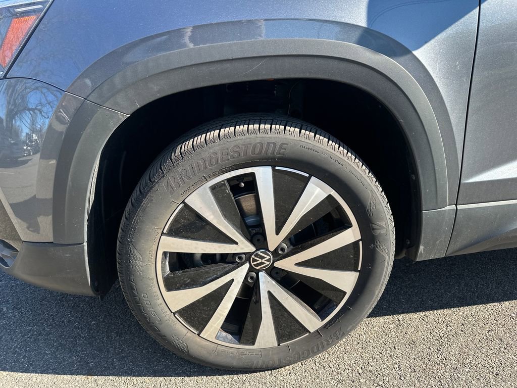 Certified 2022 Volkswagen Taos SE AWD/4WD image 2