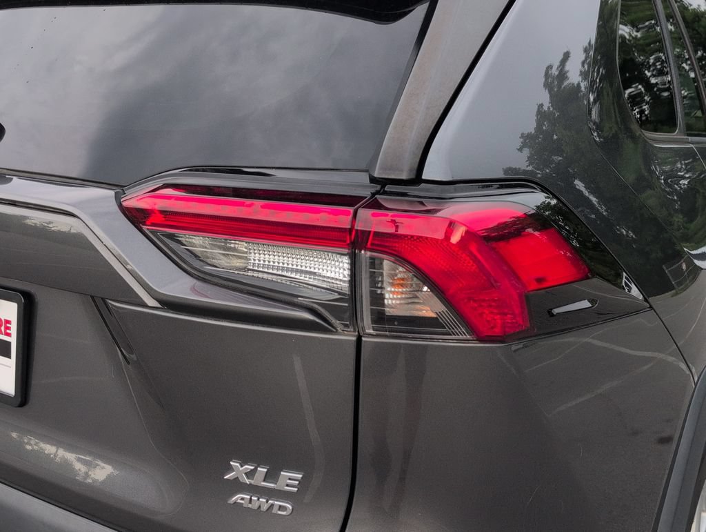 Used 2020 Toyota RAV4 XLE AWD/4WD image 5