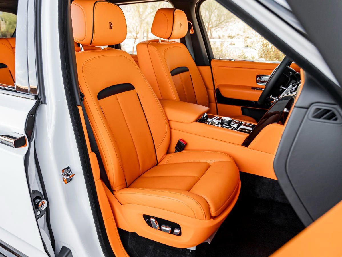 Certified 2023 Rolls-Royce Cullinan Black Badge w/ Dark Exterior Package AWD/4WD image 33