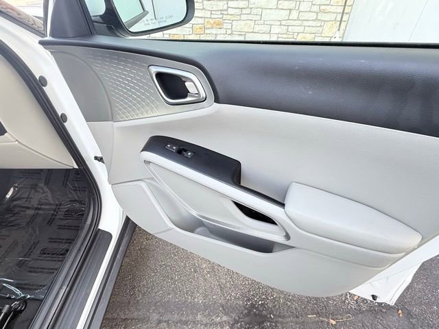 Used 2025 Kia Soul LX image 28