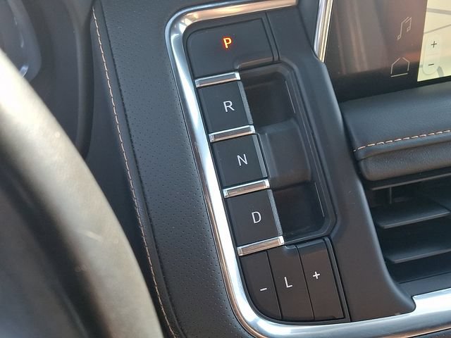 Used 2024 GMC Yukon XL AT4 w/ Technology Package AWD/4WD image 18