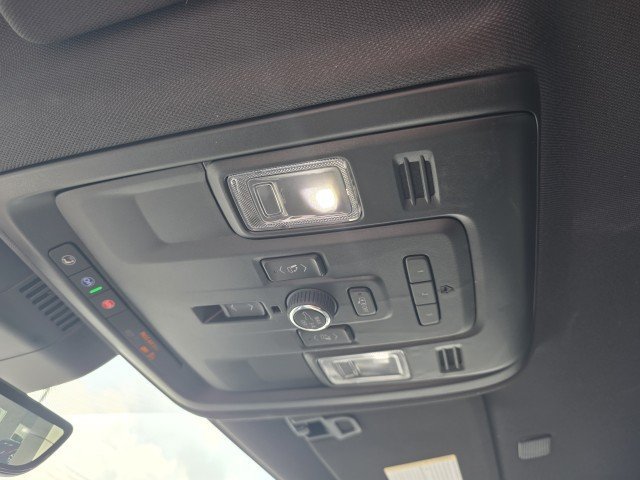 Used 2024 Chevrolet Suburban Premier AWD/4WD image 5