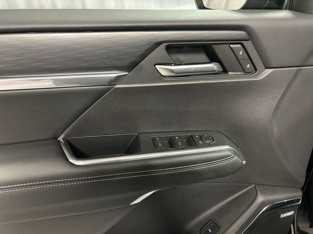 Used 2025 GMC Acadia Elevation image 14