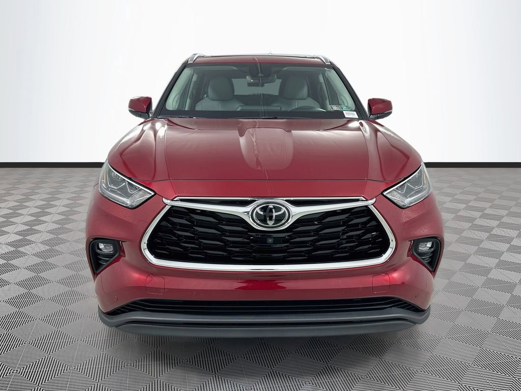Used 2022 Toyota Highlander Limited AWD/4WD image 2