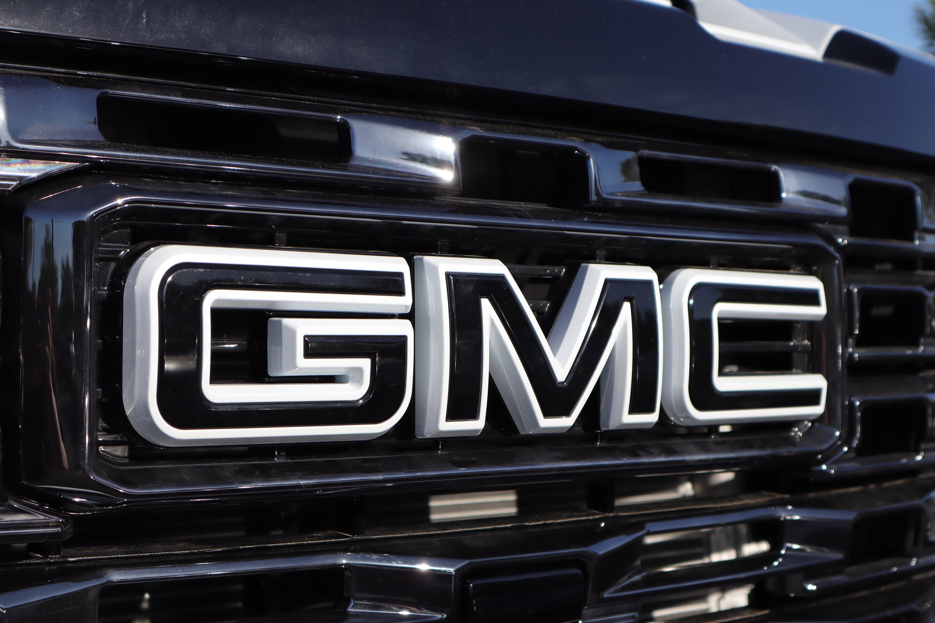 Used 2026 GMC Sierra 3500 Denali Ultimate w/ LPO, Black Badging Package image 38