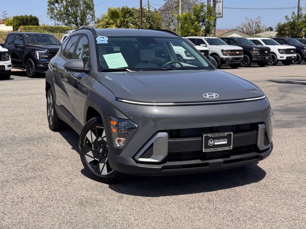 Used 2025 Hyundai Kona SEL FWD image 2