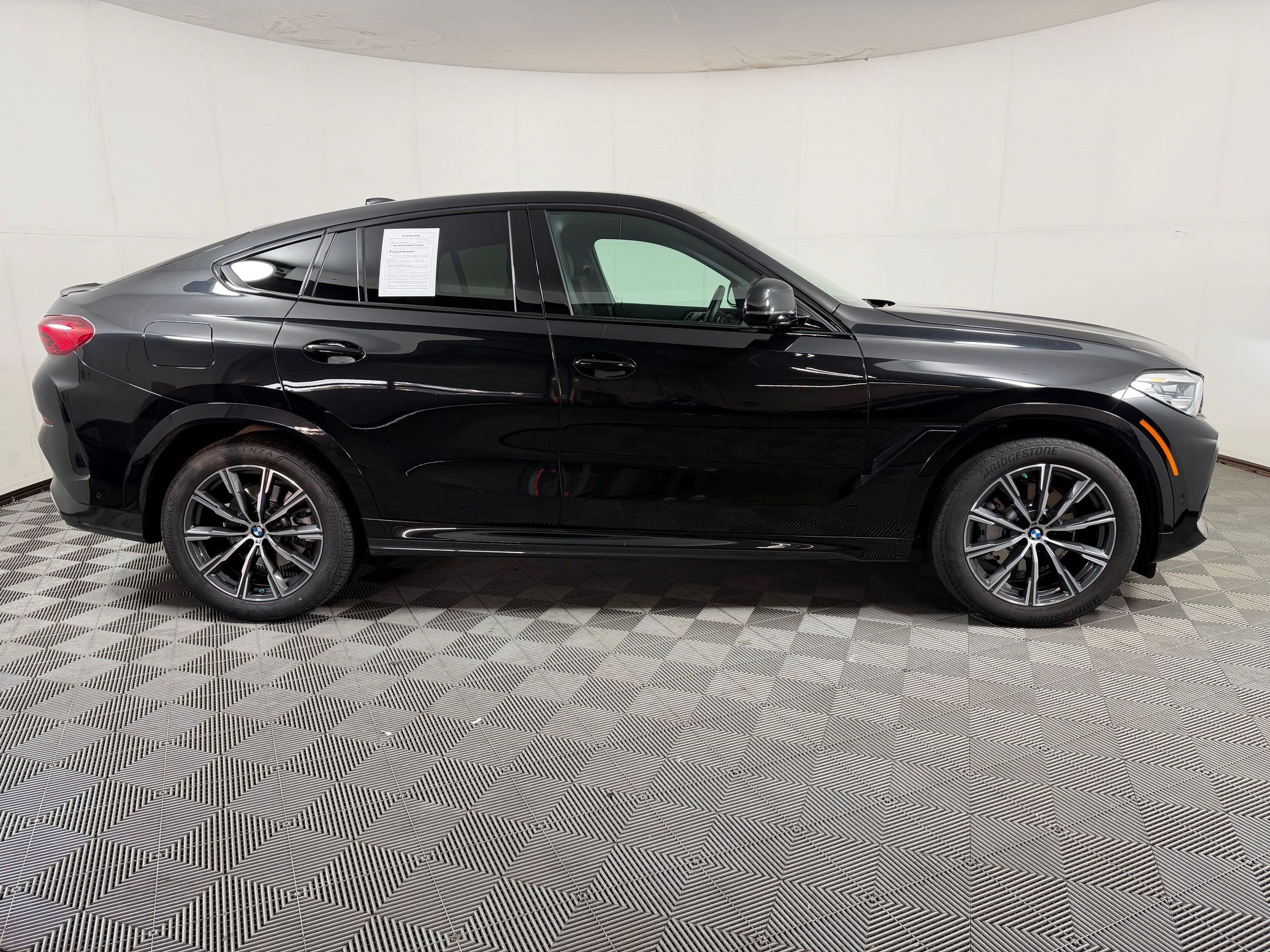 Used 2023 BMW X6 xDrive40i w/ M Sport Package AWD/4WD image 8