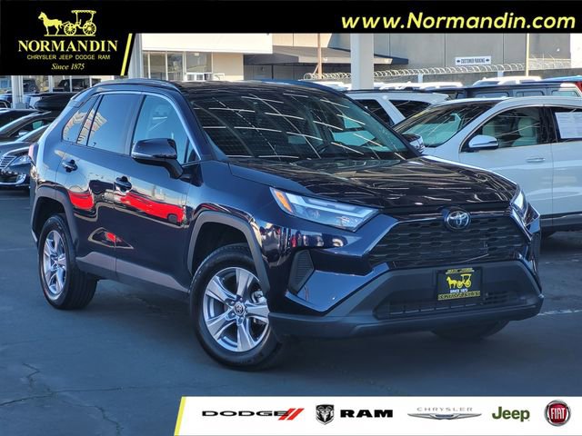 Used 2025 Toyota RAV4 XLE image 1