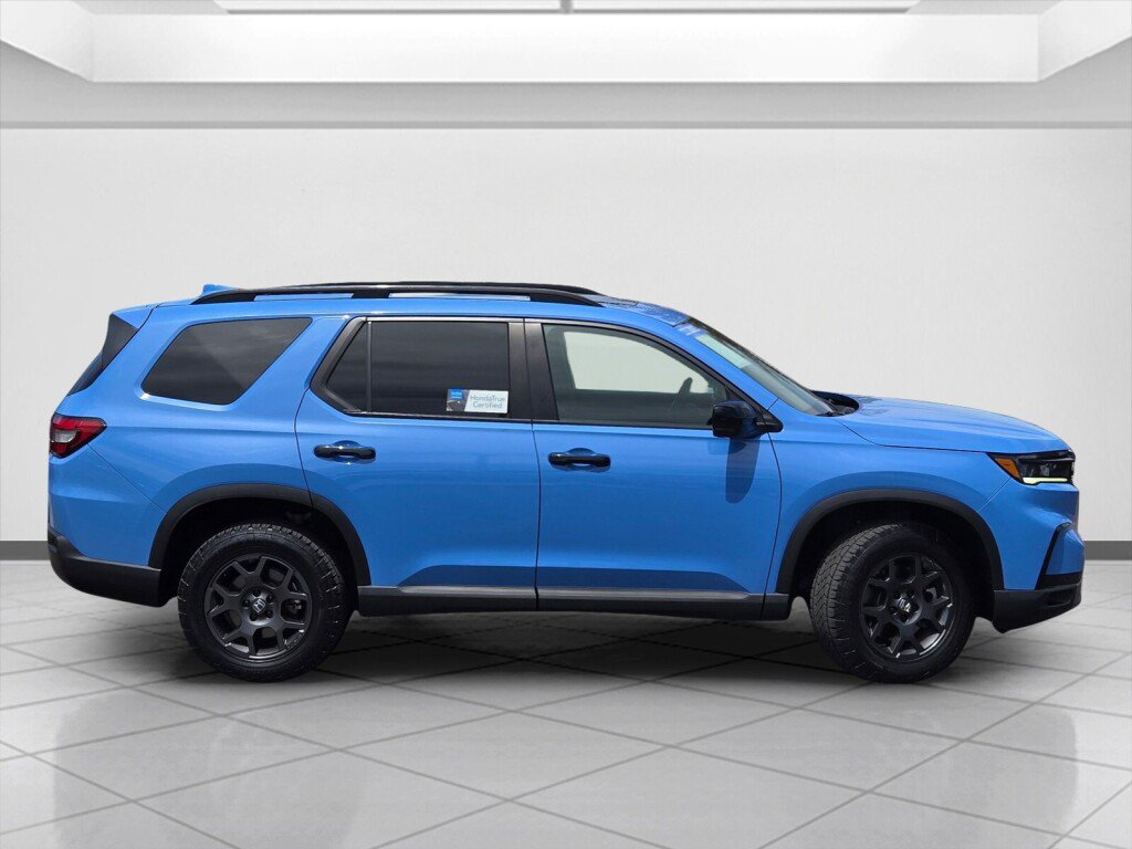 Certified 2023 Honda Pilot TrailSport image 4