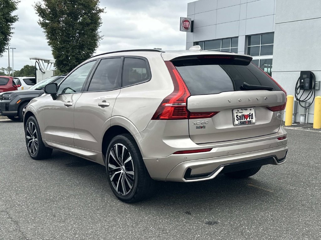 Used 2023 Volvo XC60 B5 Plus w/ Climate Package AWD/4WD image 6