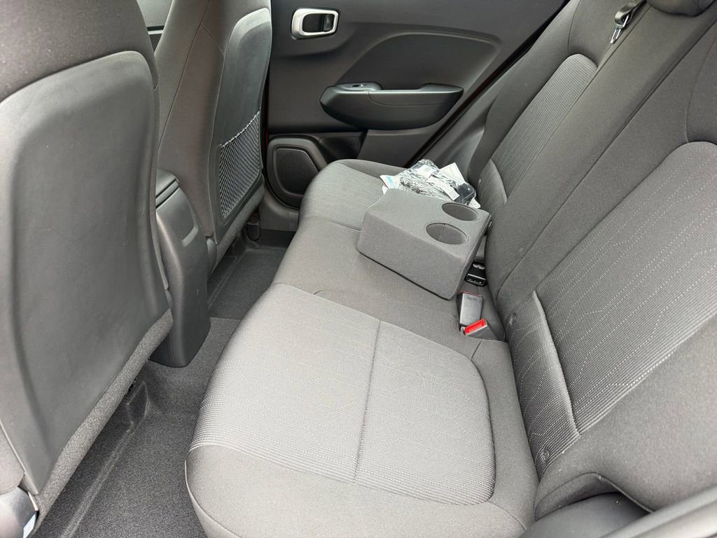 Used 2026 Hyundai Venue SE FWD image 13
