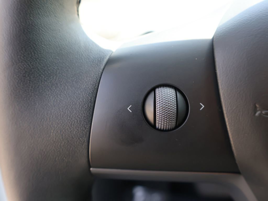 Used 2024 Tesla Model Y Long Range AWD/4WD image 40