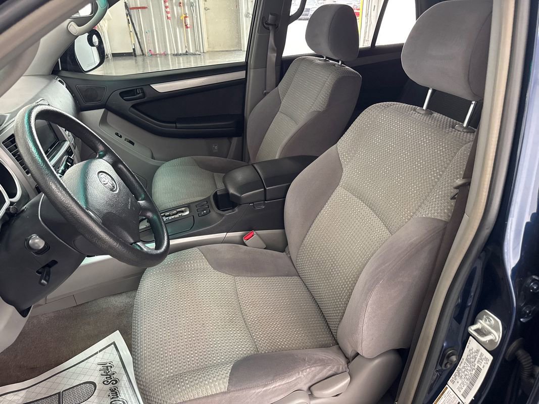 Used 2005 Toyota 4Runner SR5 w/ Preferred Accessory Pkg AWD/4WD image 9