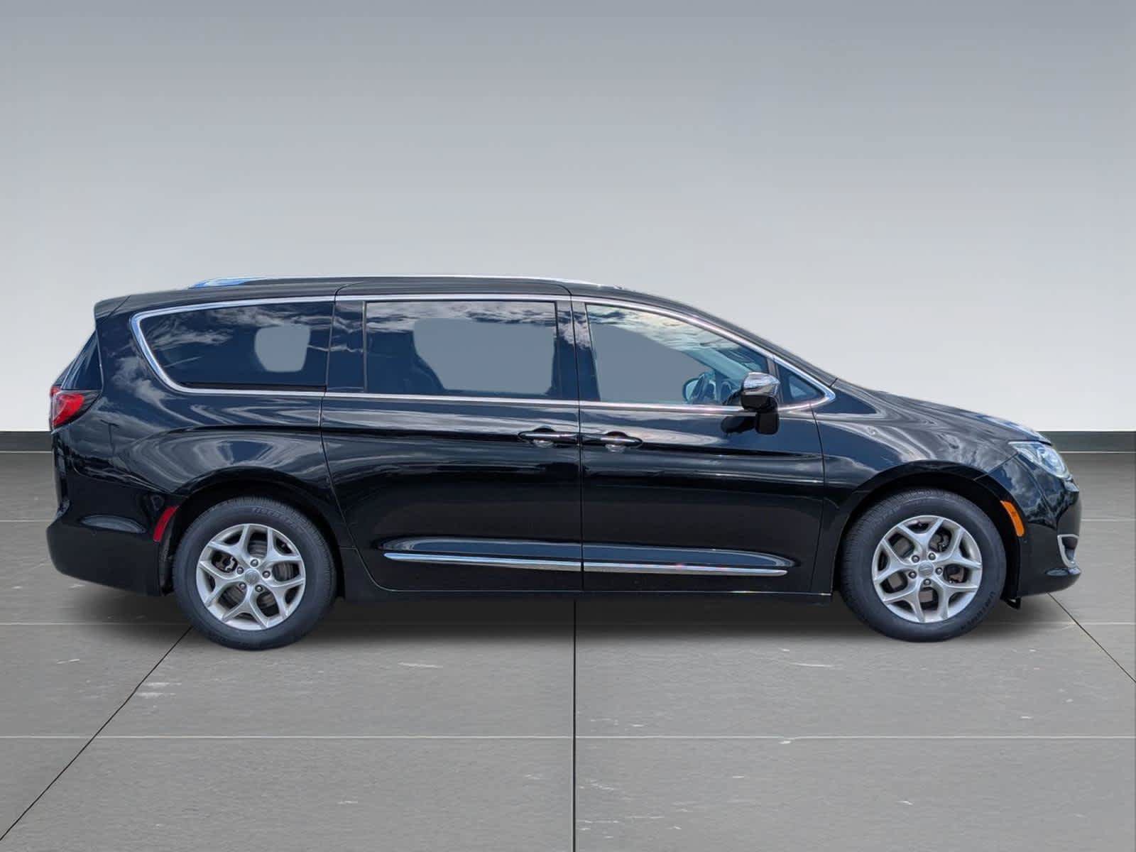 Certified 2018 Chrysler Pacifica Touring-L FWD image 7