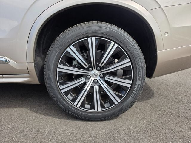 Used 2024 Volvo XC90 B5 Plus AWD/4WD image 18