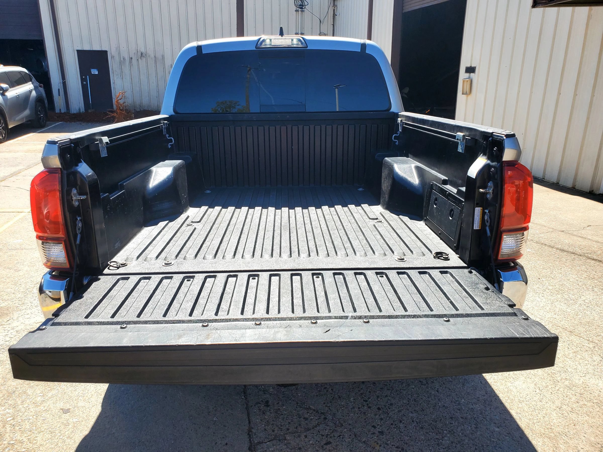 Used 2019 Toyota Tacoma SR5 RWD image 50