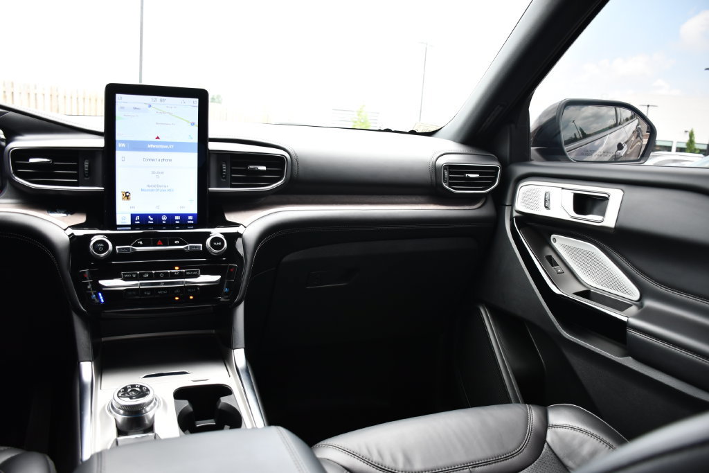 Used 2023 Ford Explorer Platinum w/ Technology Package AWD/4WD image 26