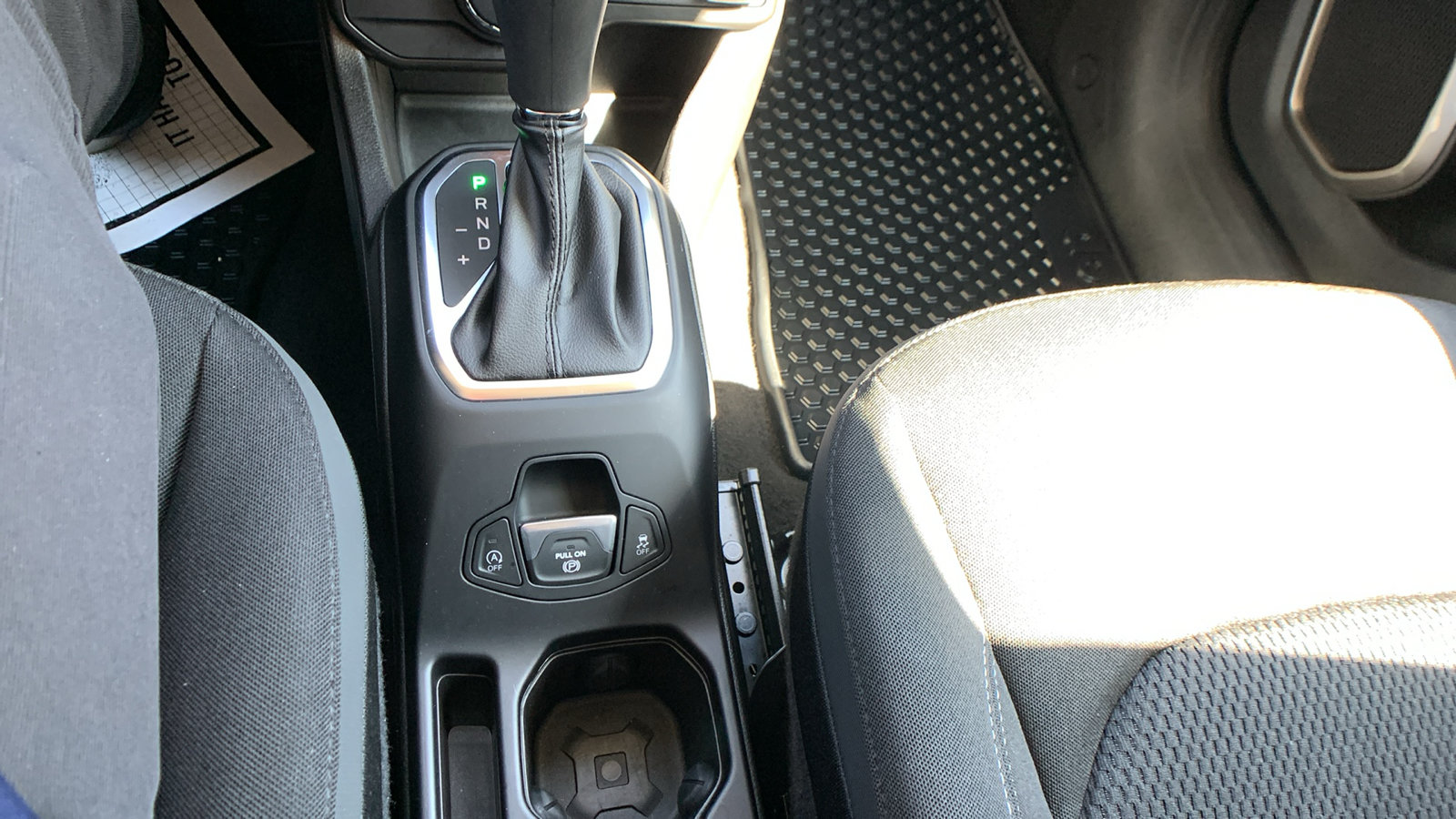 Used 2023 Jeep Renegade Latitude w/ Premium Group AWD/4WD image 17