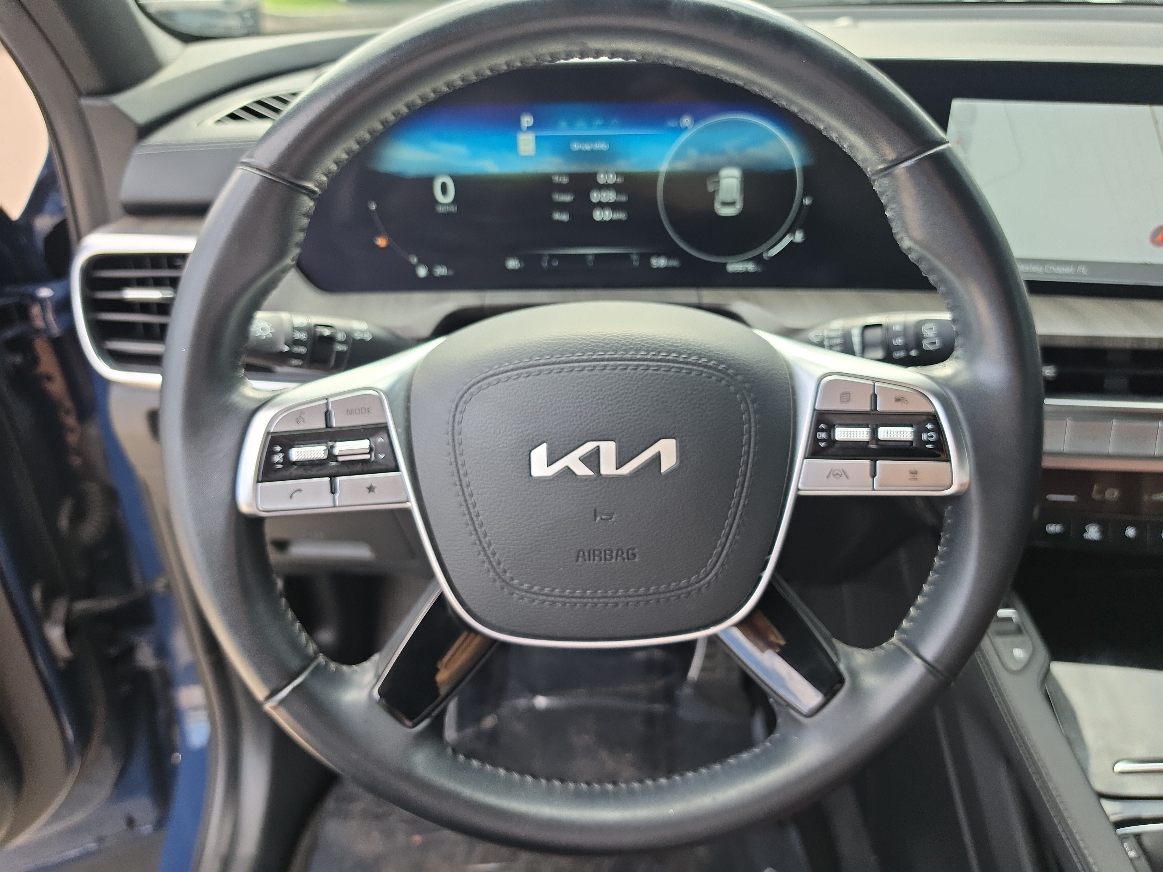 Used 2024 Kia Telluride SX w/ Towing Package FWD image 31