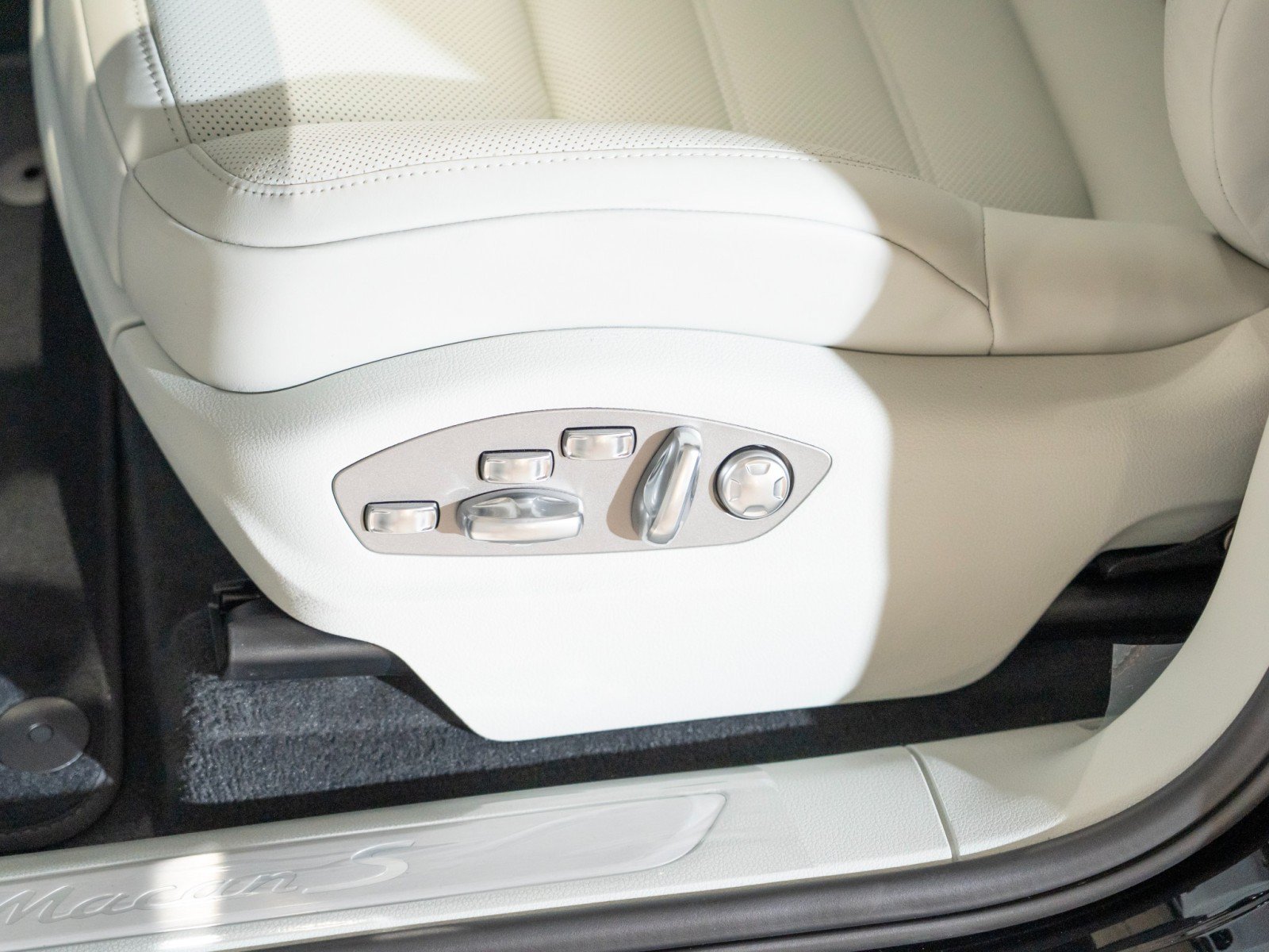 New 2026 Porsche Macan S AWD/4WD image 13