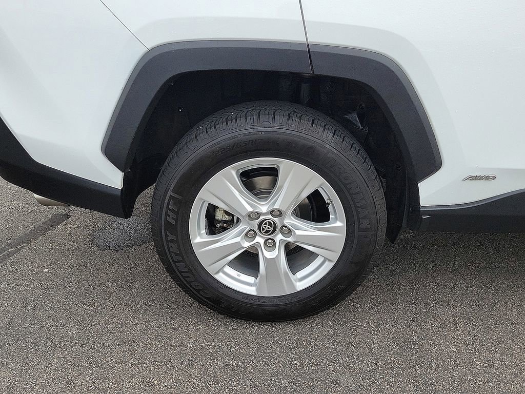 Used 2021 Toyota RAV4 LE AWD/4WD image 7