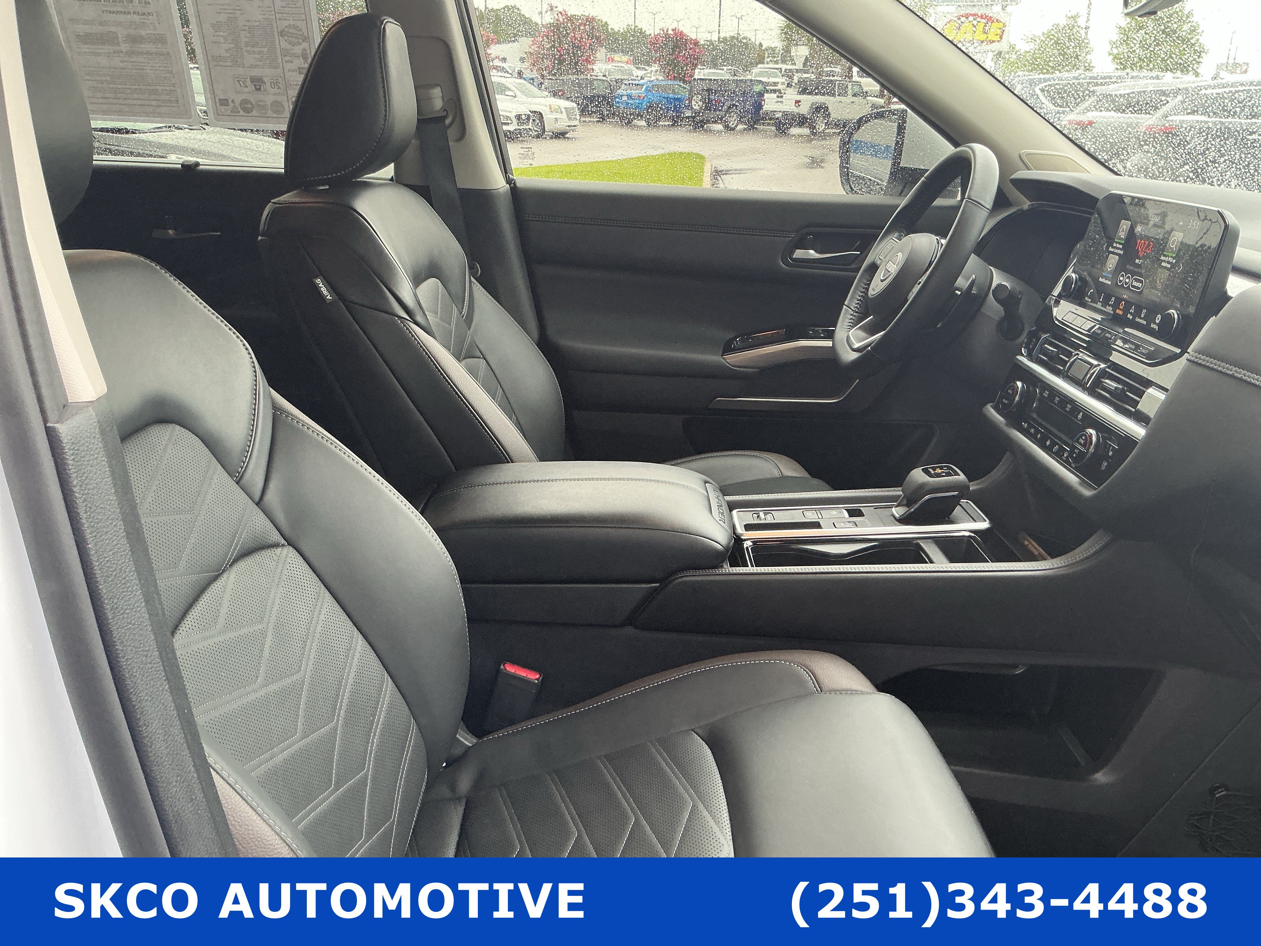 Used 2025 Nissan Pathfinder Platinum FWD image 13