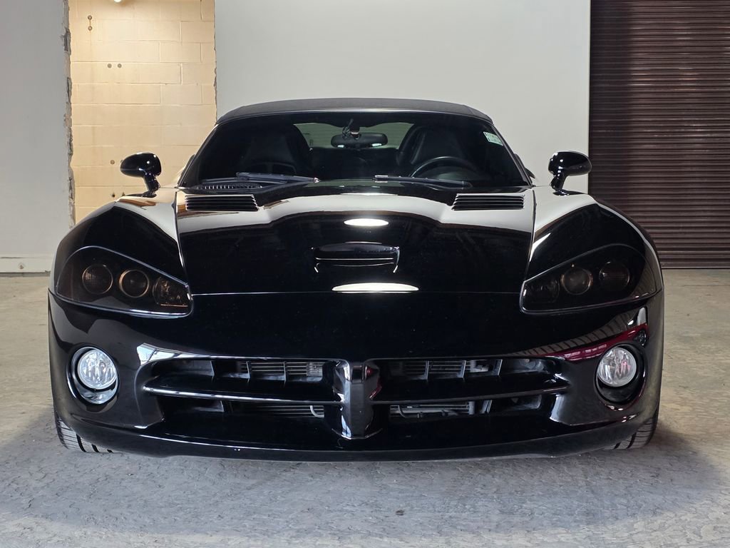 Used 2004 Dodge Viper SRT-10 RWD image 2