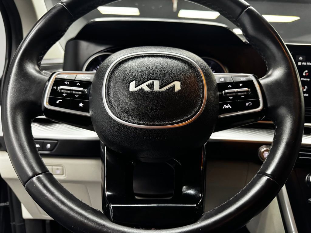 Used 2024 Kia Carnival LX FWD image 22