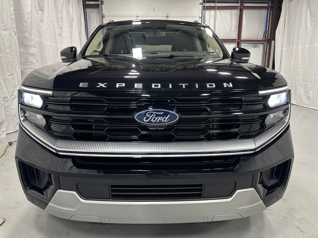 Used 2025 Ford Expedition Platinum AWD/4WD image 2