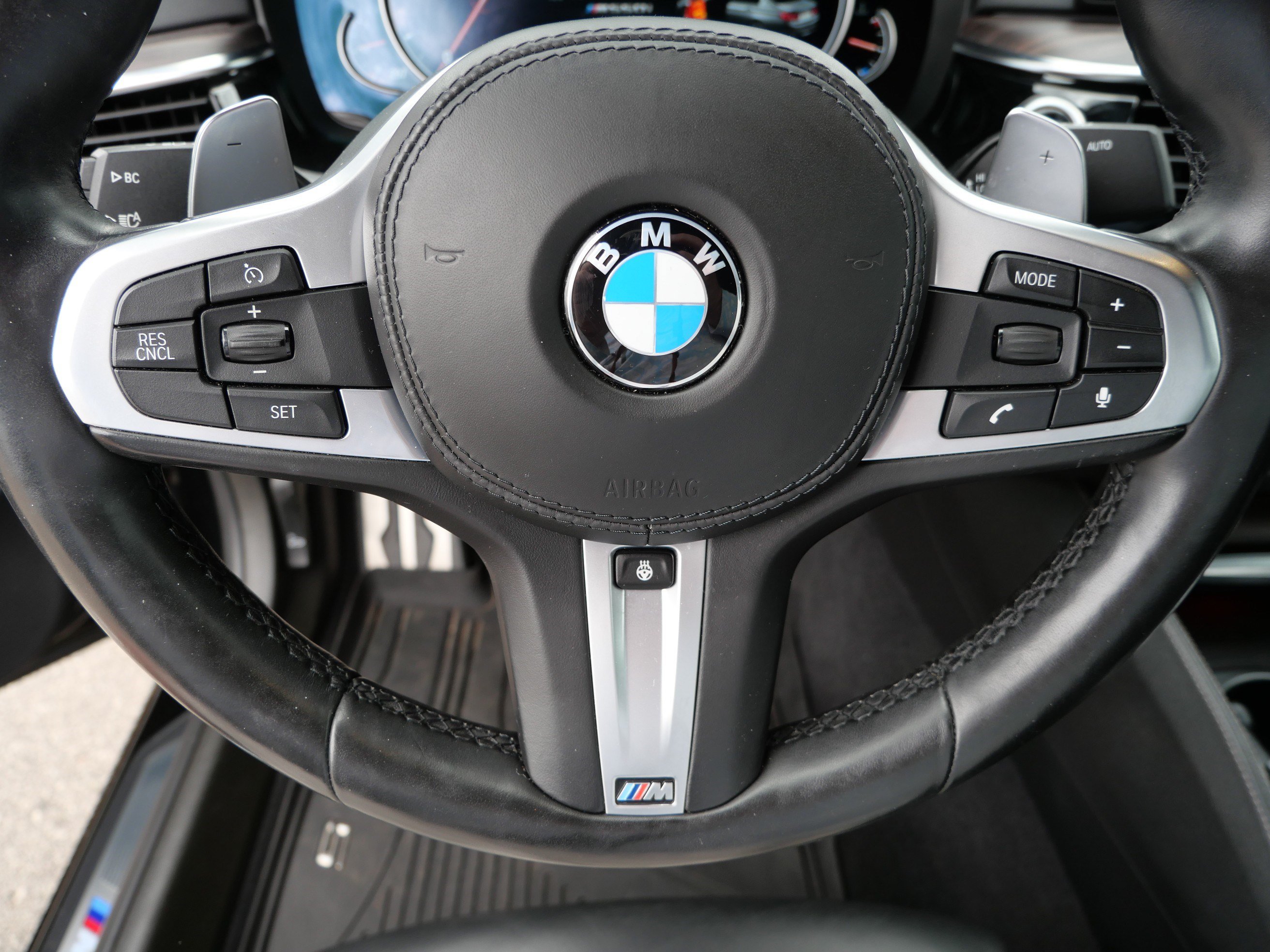 Used 2018 BMW M550i xDrive AWD/4WD image 25