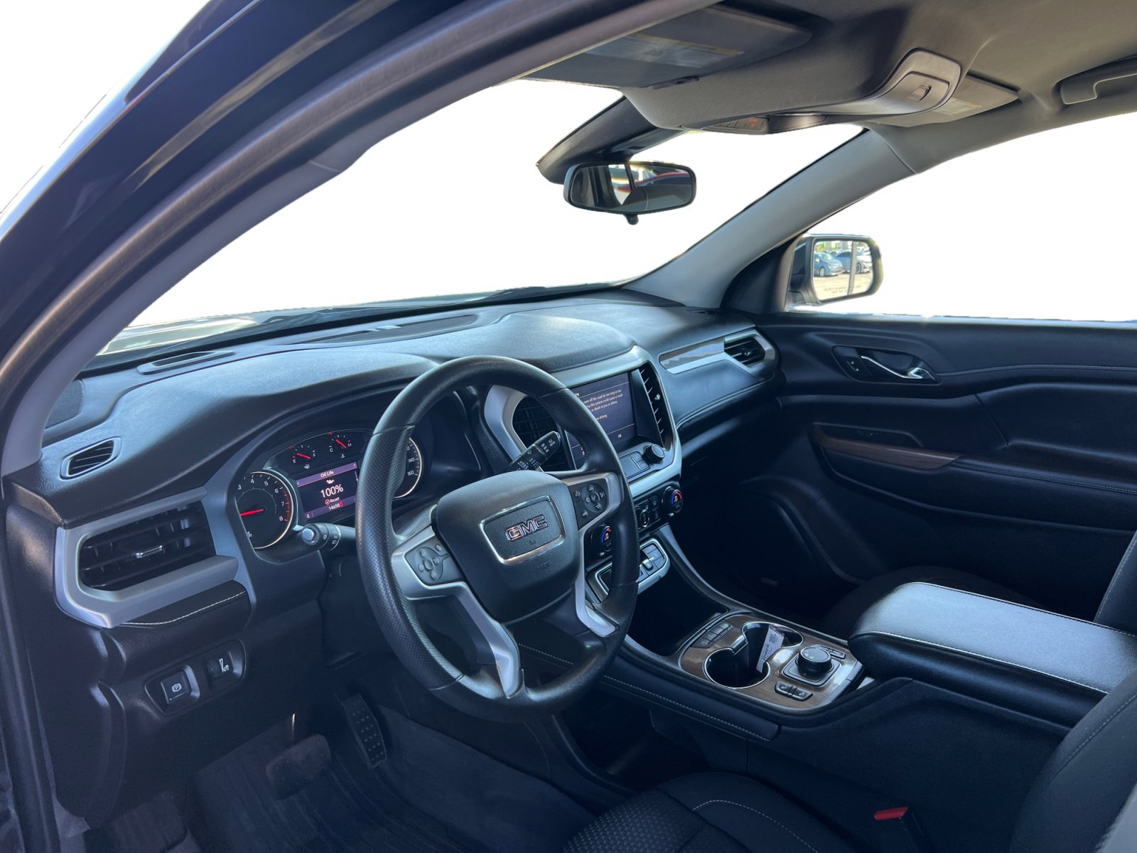 Used 2023 GMC Acadia SLE w/ Driver Convenience Package image 9