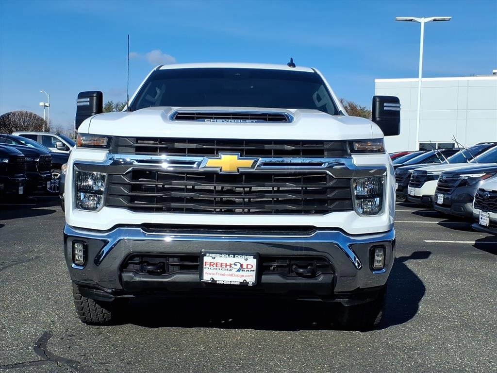 Used 2024 Chevrolet Silverado 2500 LT image 2