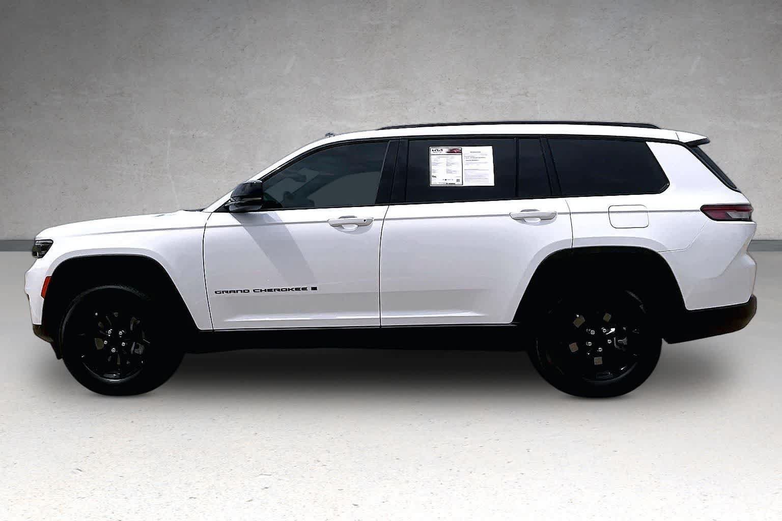 Used 2025 Jeep Grand Cherokee L Altitude RWD image 3