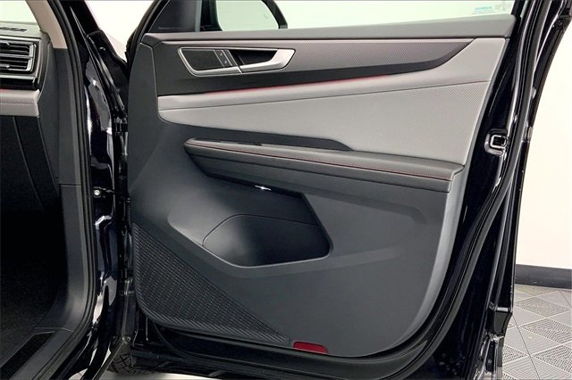 Used 2025 Volkswagen Atlas Peak Edition SE image 24