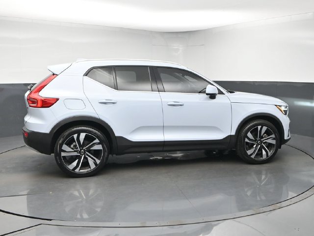 Used 2024 Volvo XC40 B5 Ultimate AWD/4WD image 9