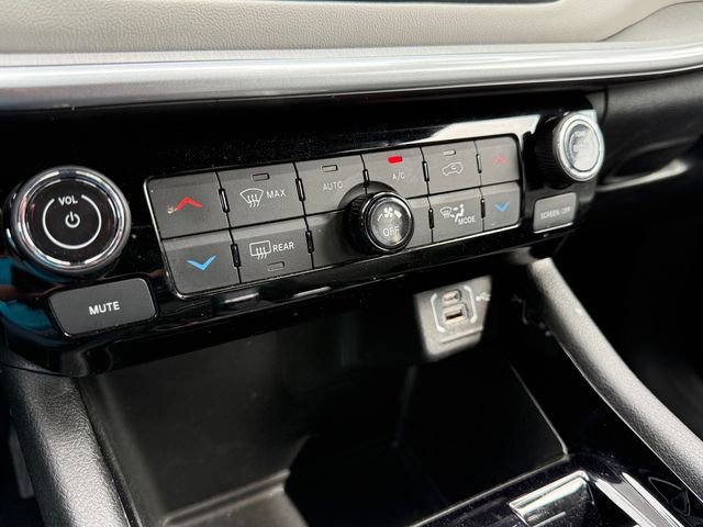 Used 2025 Jeep Compass Limited AWD/4WD image 16