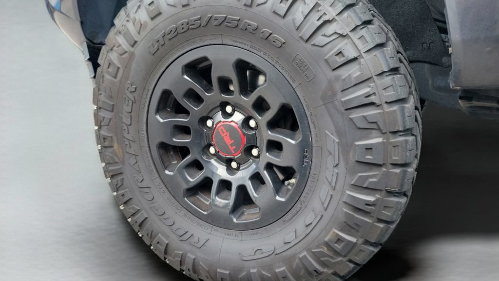 Used 2019 Toyota Tacoma SR5 RWD image 4