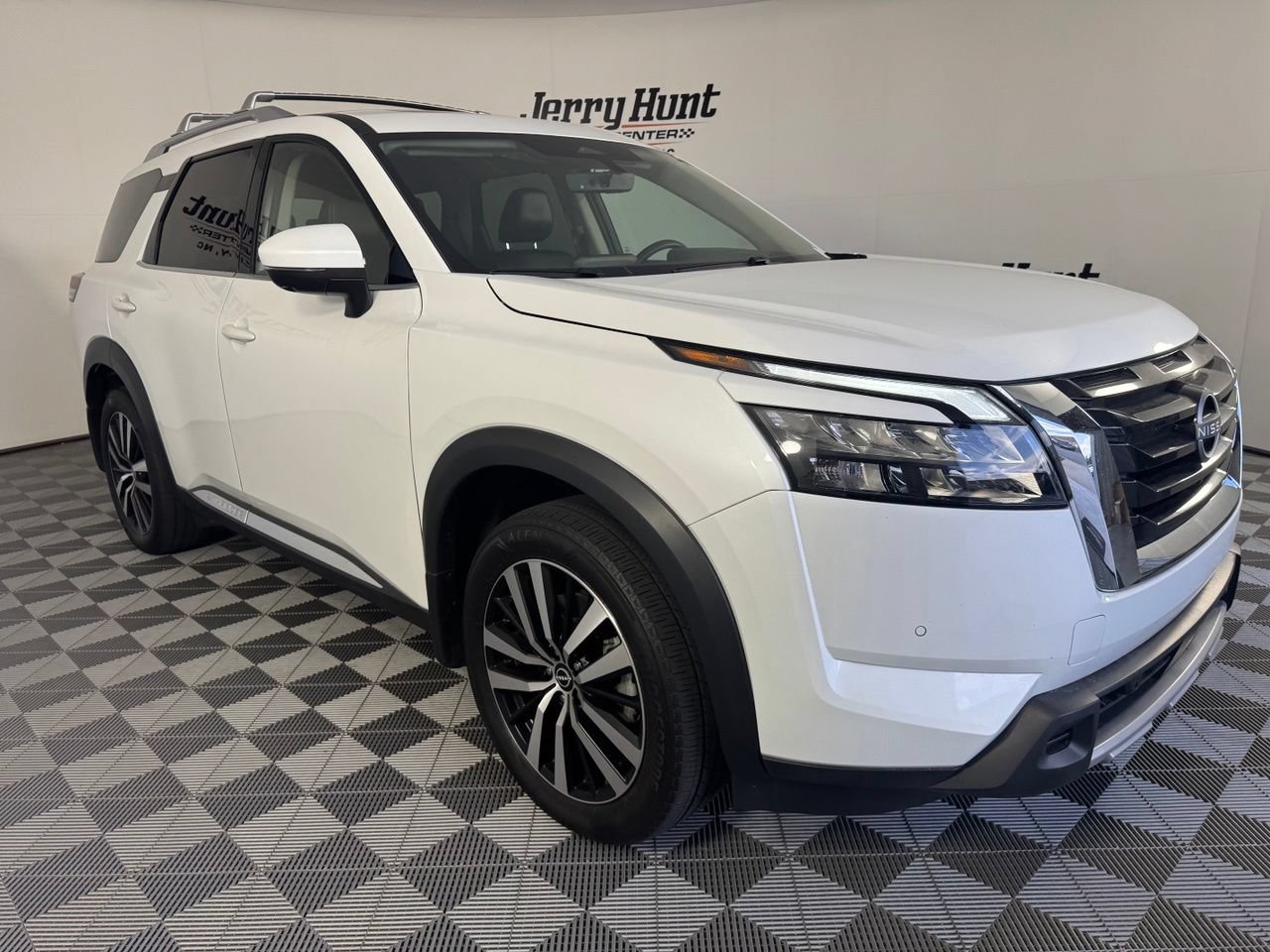 Used 2025 Nissan Pathfinder Platinum w/ Cargo Package FWD image 6